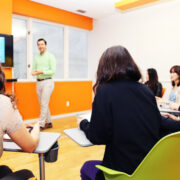 トロントで人気の語学学校 Connect School of Languages